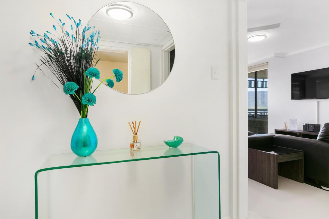 Cairns Luxury Seafront Apartment Exterior foto