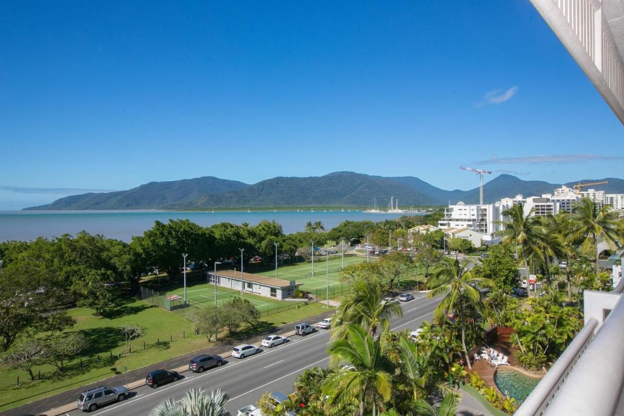 Cairns Luxury Seafront Apartment Exterior foto
